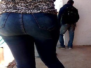 Jeans bem apertado e gostoso